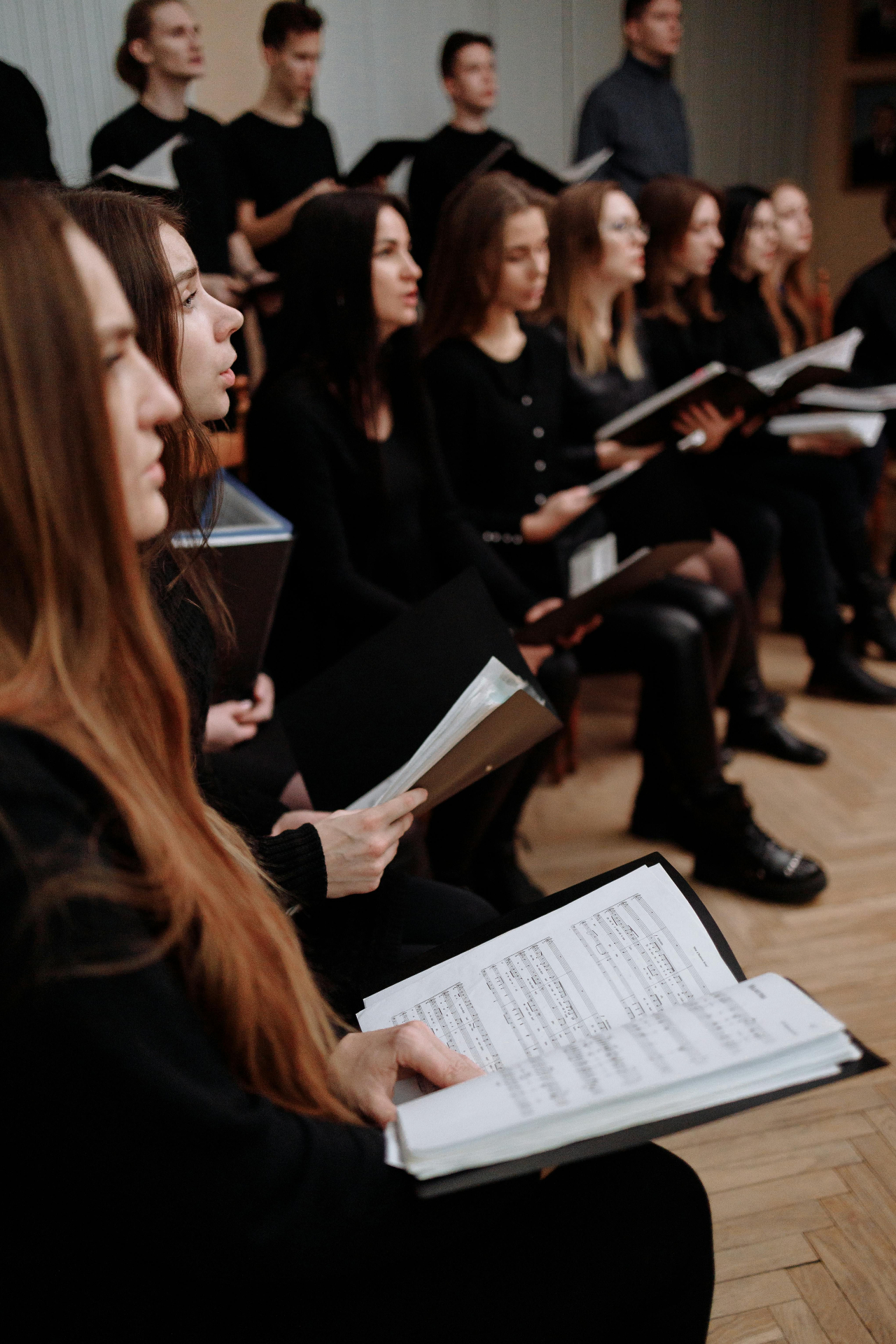 Choir in rehearsal: the community of live Gregorian chants